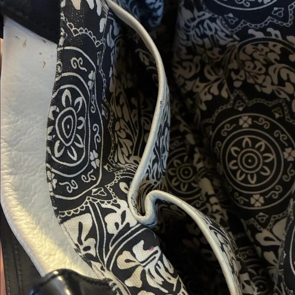 Audrey Brooke Black and Cream Tote Bag - Picture 5 of 9